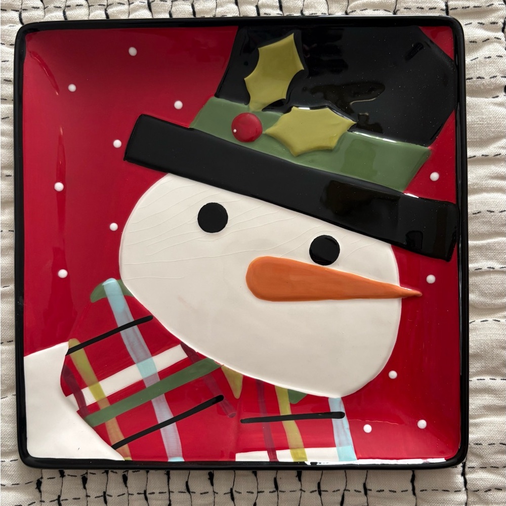Bring on the holidays with these cheery Christmas  Dessert Plates - Set of 3 - Picture 2 of 7